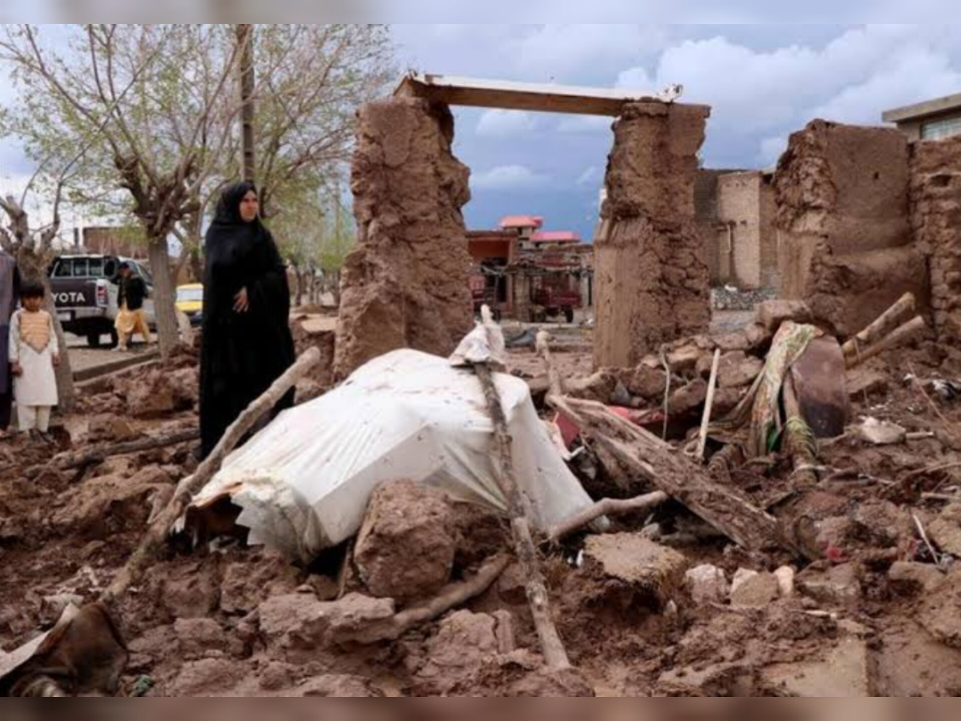 شمار جان‌باختگان سیلاب ها در افغانستان به ۷۰ نفر رسید