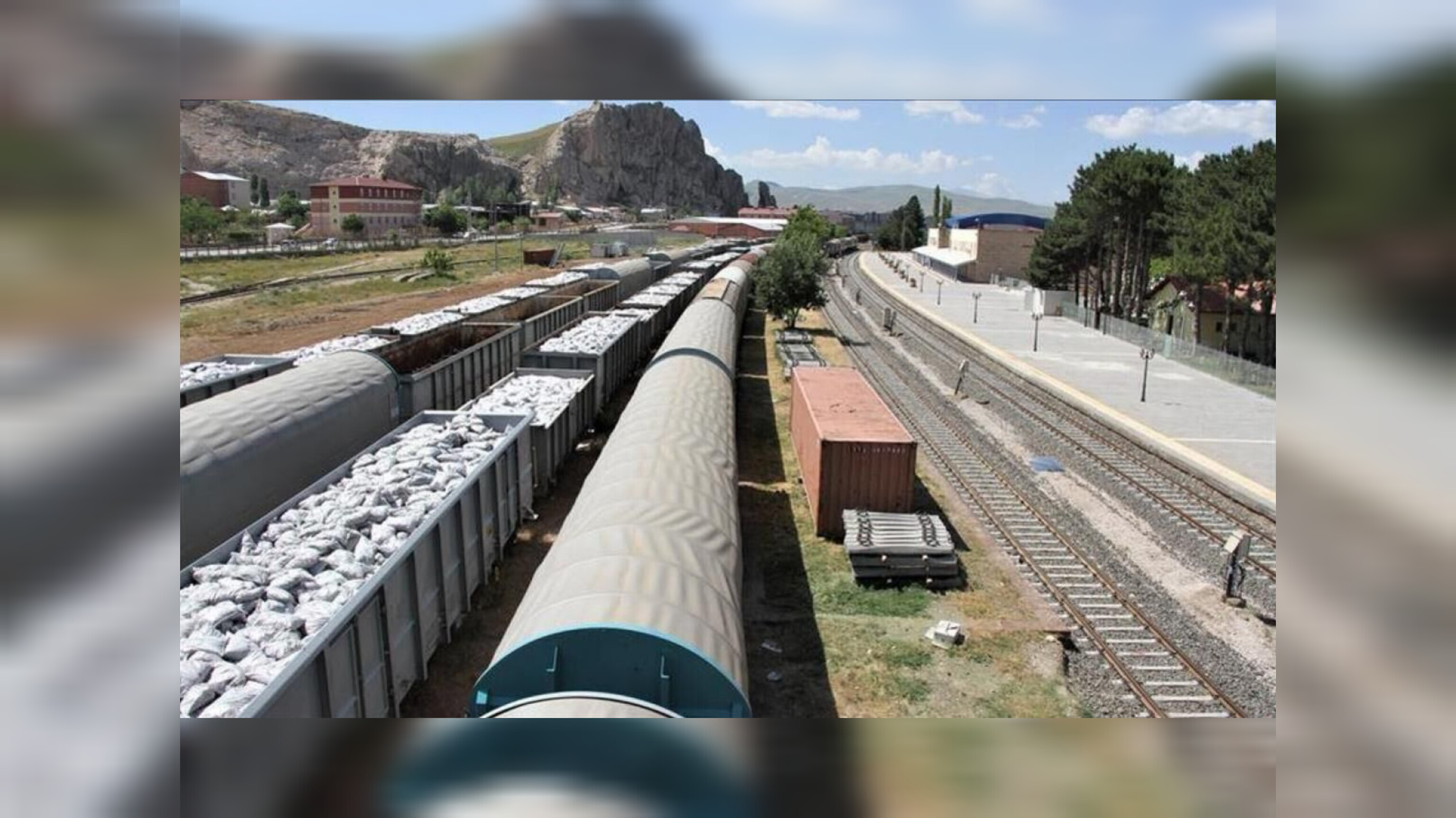 اولین محموله تجاری افغانستان به اروپا از طریق خط آهن ایران به ترکیه صادرشد