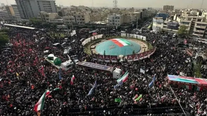 تشییع جنازه ۶۰ قربانی حملات اسرائیل در تهران برگزار شد