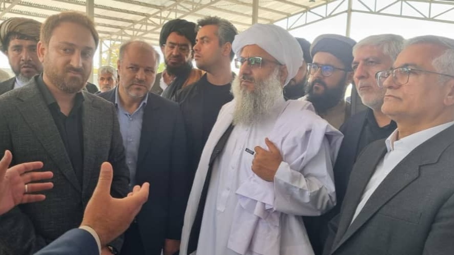 بازدید والی هرات از کمپ سفیدسنگ؛ تأکید بر بازگشت آبرومندانه مهاجرین افغان
