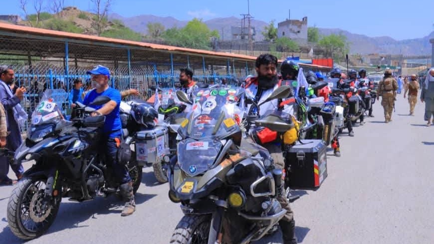 ورود ۱۶ گردشگر خارجی با پیام صلح به افغانستان