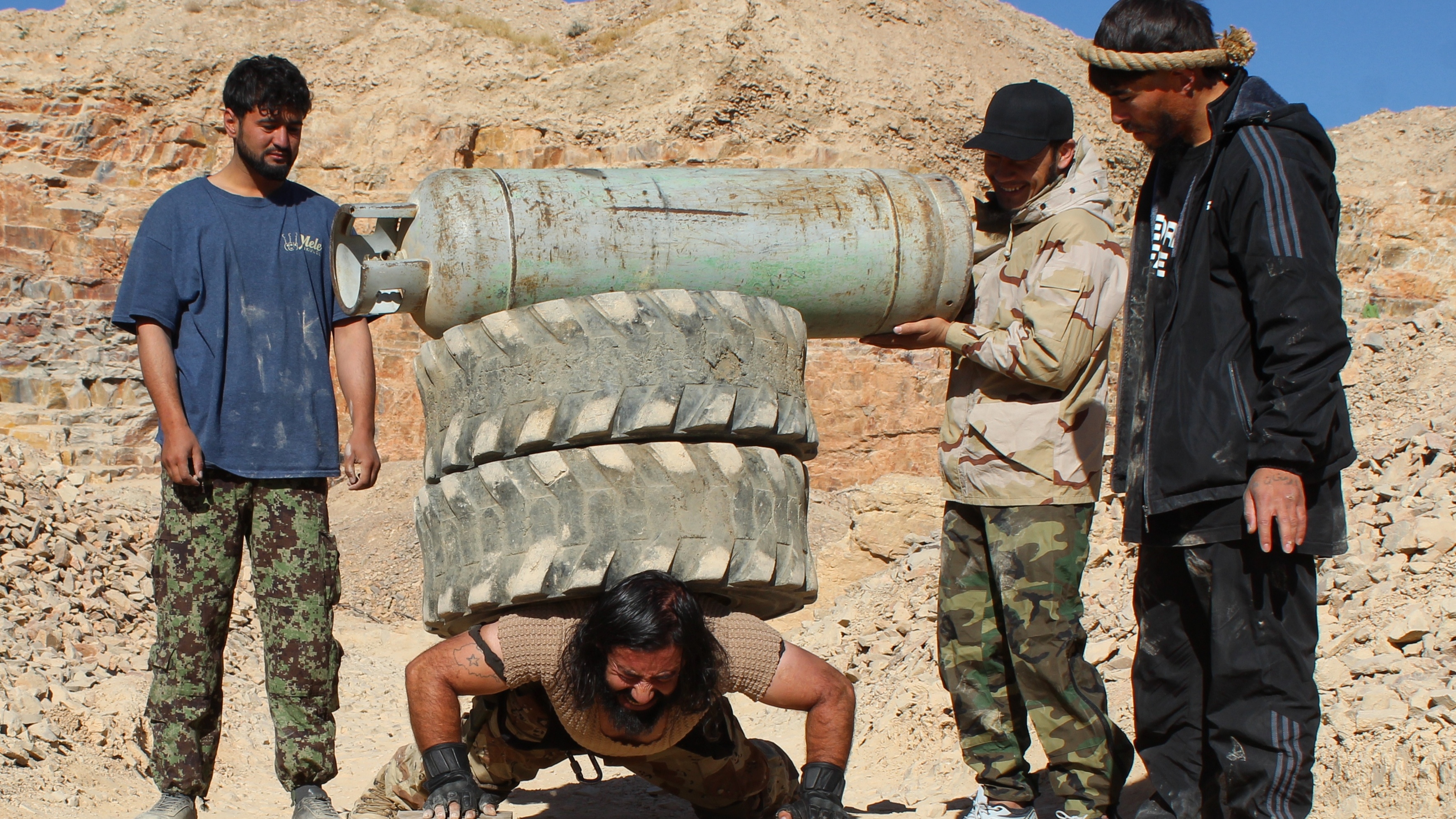 مرد برفی افغانستان: غور در زنجیر محرومیت