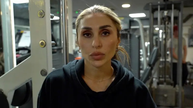 بانوی بدن‌ساز افغان کارت حرفه‌ای زیبایی اندام را به‌دست آورد