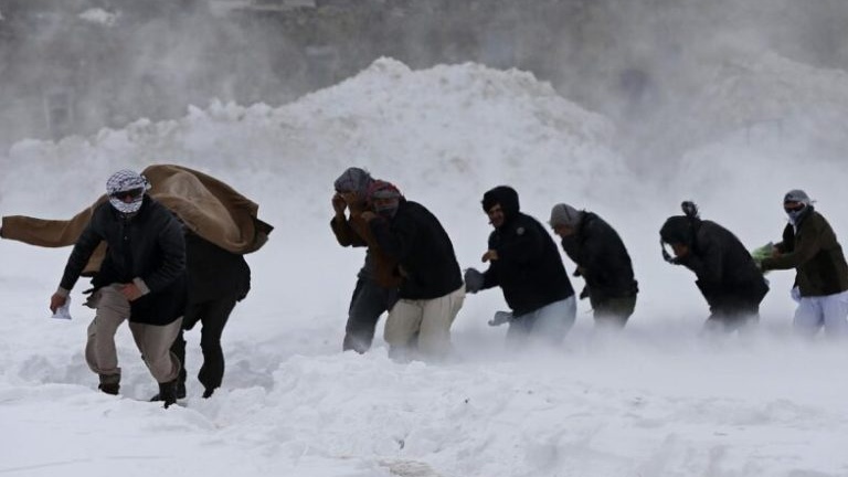 برف‌باری‌های سنگین در افغانستان؛ ۶۱ کشته و ۱۱۰ زخمی برجاگذاشت