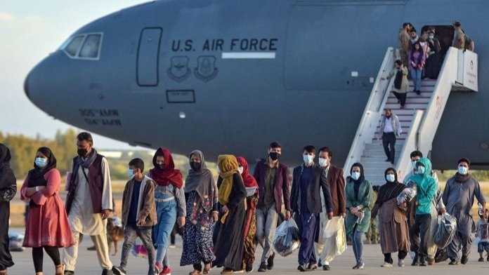 آغاز بازگشت داوطلبانه افغان‌های مقیم کمپ قطر با کمک مالی امریکا